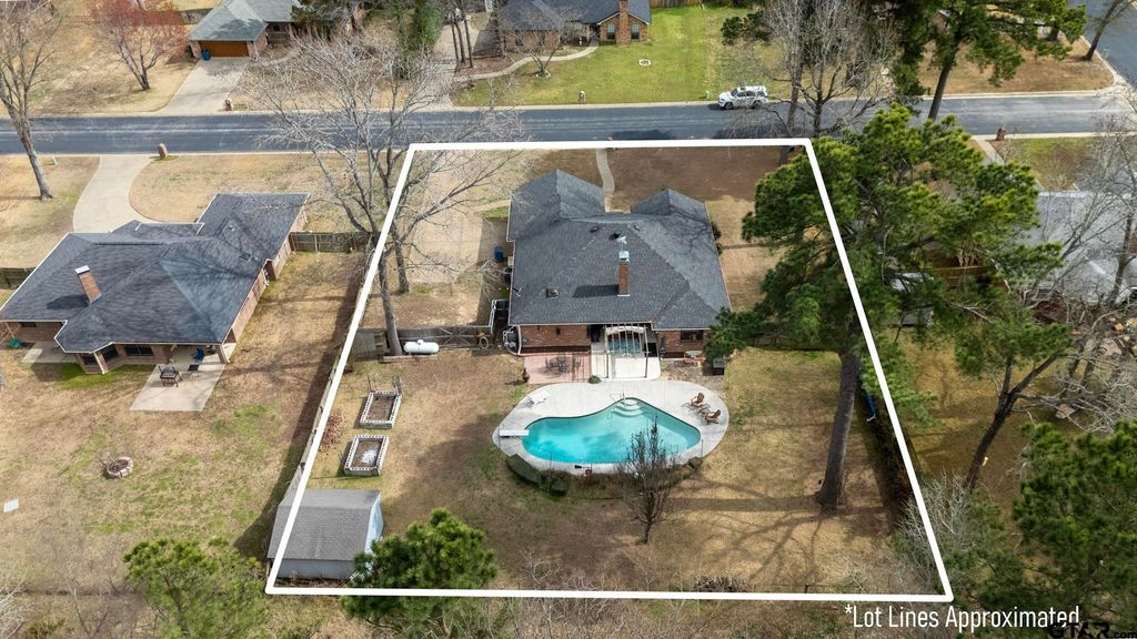 703 Kickapoo, Chandler, TX 75758