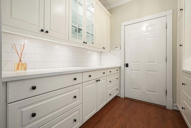 1604 Greenview Court, Woodstock, GA 30189