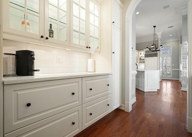 1604 Greenview Court, Woodstock, GA 30189