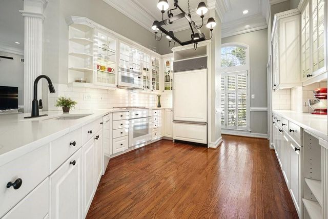 1604 Greenview Court, Woodstock, GA 30189