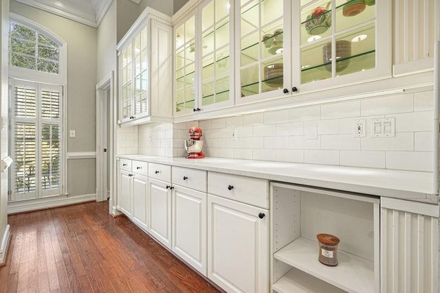 1604 Greenview Court, Woodstock, GA 30189