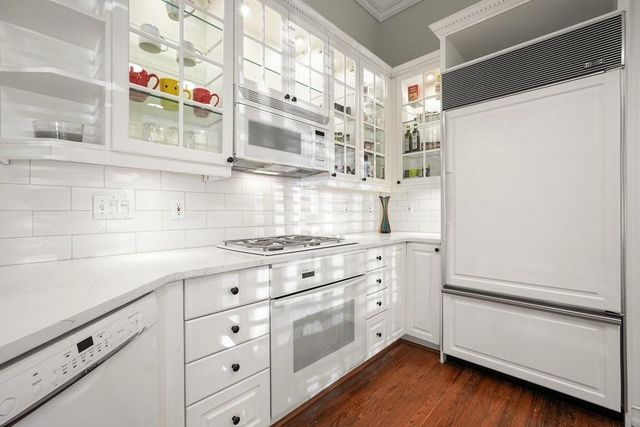 1604 Greenview Court, Woodstock, GA 30189