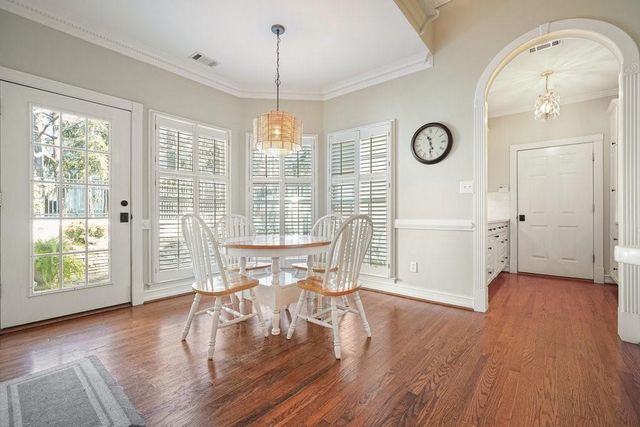 1604 Greenview Court, Woodstock, GA 30189