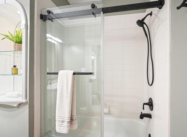 1604 Greenview Court, Woodstock, GA 30189