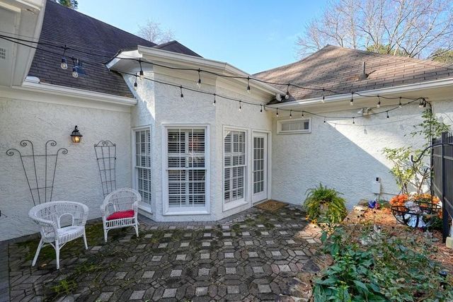 1604 Greenview Court, Woodstock, GA 30189