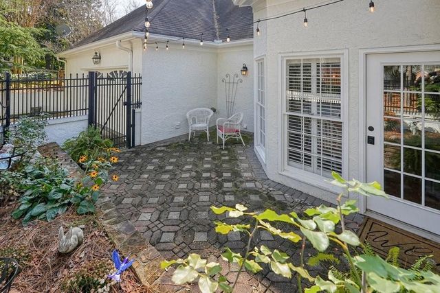 1604 Greenview Court, Woodstock, GA 30189