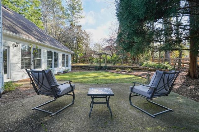 1604 Greenview Court, Woodstock, GA 30189