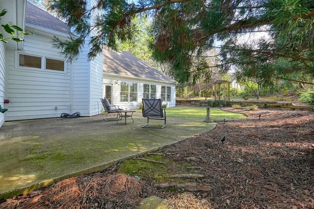 1604 Greenview Court, Woodstock, GA 30189