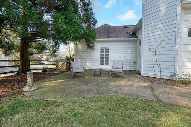 1604 Greenview Court, Woodstock, GA 30189