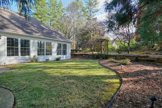 1604 Greenview Court, Woodstock, GA 30189