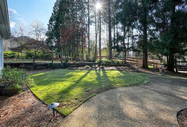 1604 Greenview Court, Woodstock, GA 30189