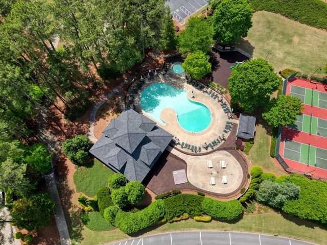 1604 Greenview Court, Woodstock, GA 30189