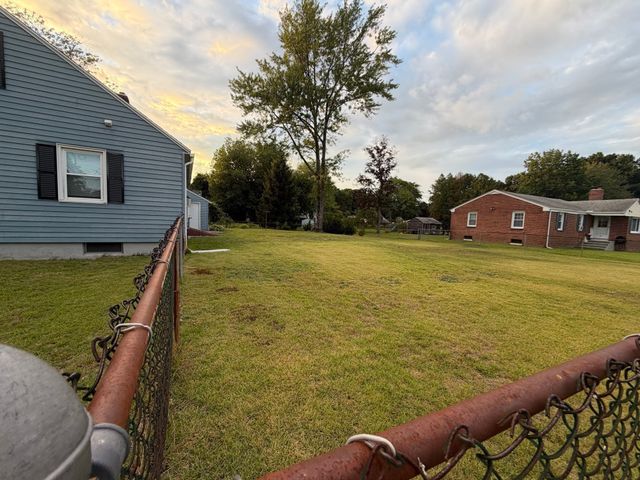 727 Newbury St, Springfield, MA 01104
