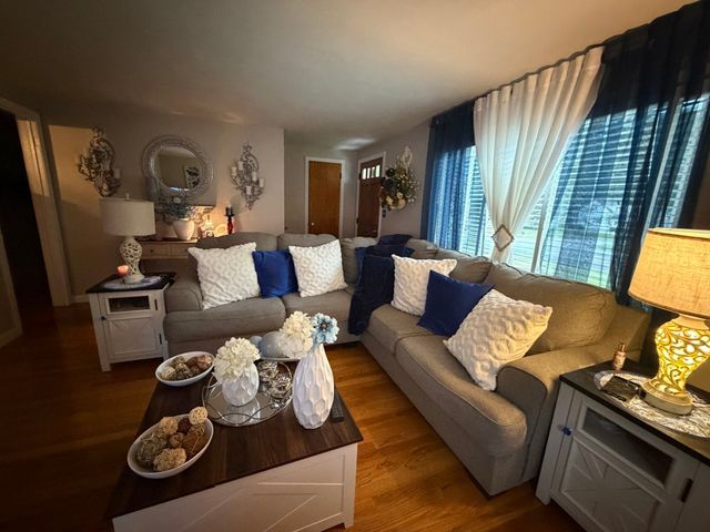 727 Newbury St, Springfield, MA 01104