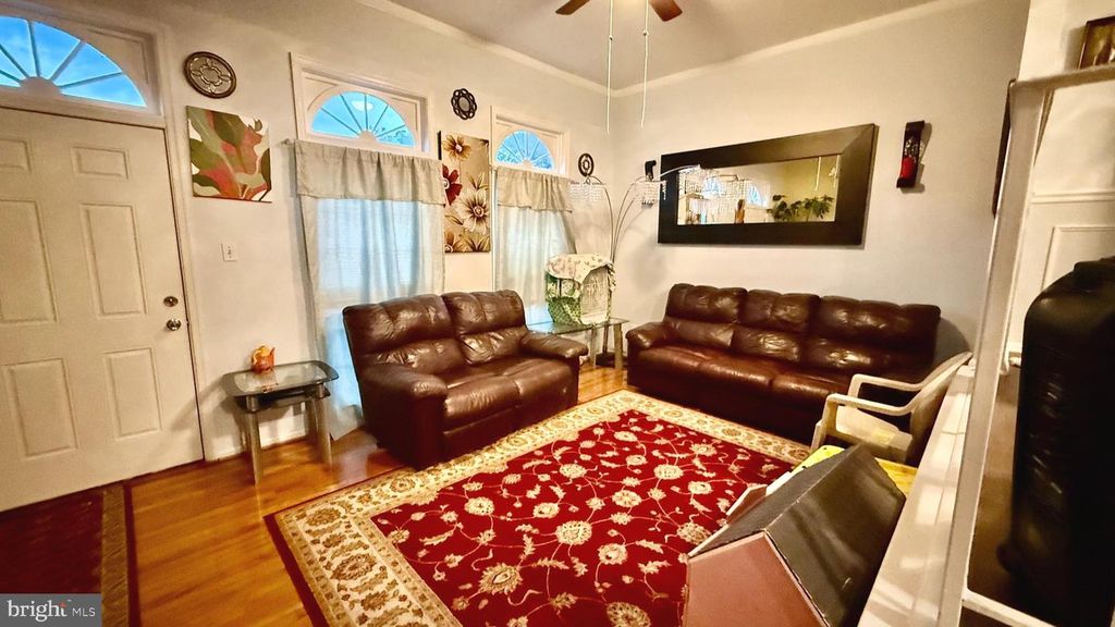 2441 WINDBREAK DR, Alexandria, VA 22306