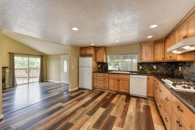 4524 Salmon Falls Rd, Pilot Hill, CA 95664