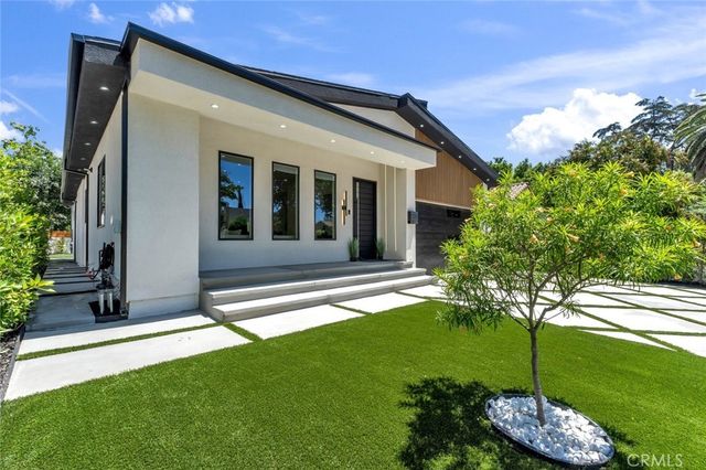 4948 Denny Avenue, North Hollywood, CA 91601