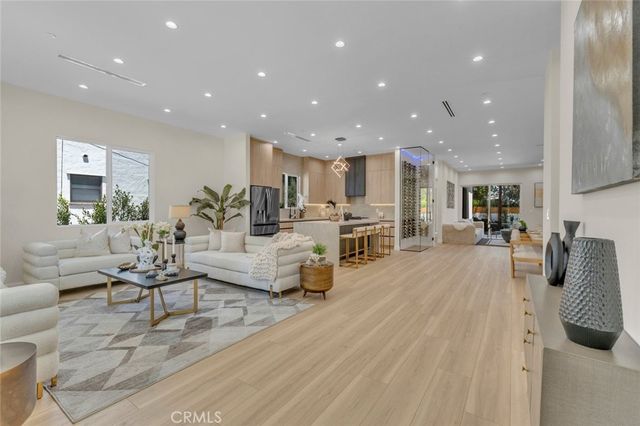 4948 Denny Avenue, North Hollywood, CA 91601