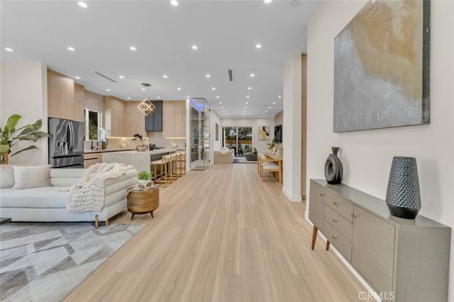 4948 Denny Avenue, North Hollywood, CA 91601
