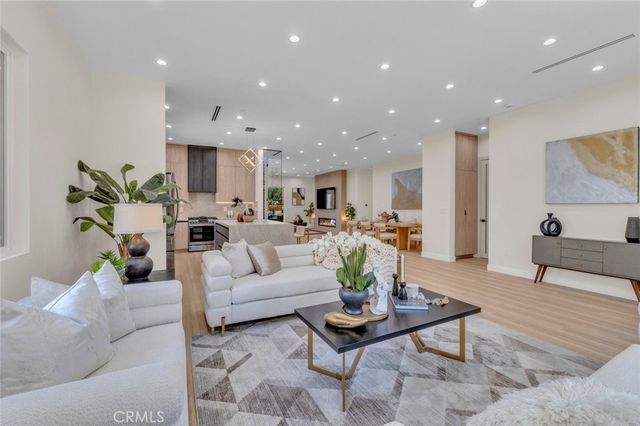 4948 Denny Avenue, North Hollywood, CA 91601