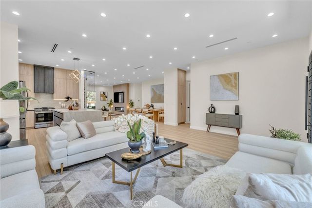 4948 Denny Avenue, North Hollywood, CA 91601