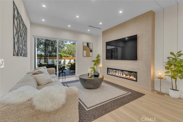 4948 Denny Avenue, North Hollywood, CA 91601