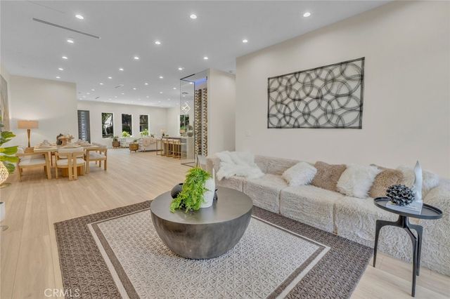 4948 Denny Avenue, North Hollywood, CA 91601