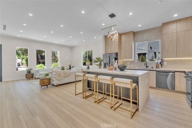 4948 Denny Avenue, North Hollywood, CA 91601