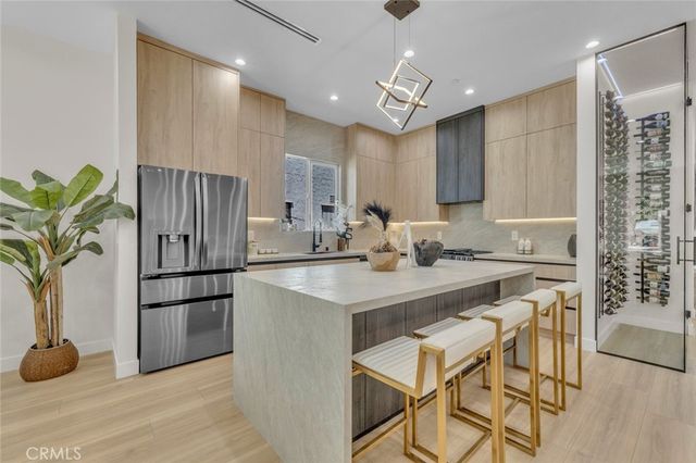 4948 Denny Avenue, North Hollywood, CA 91601