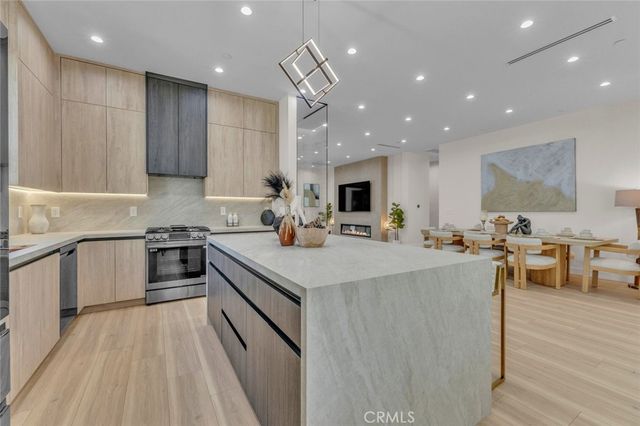 4948 Denny Avenue, North Hollywood, CA 91601