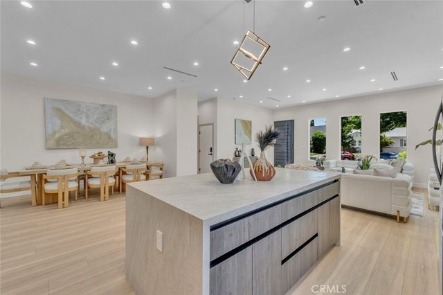 4948 Denny Avenue, North Hollywood, CA 91601