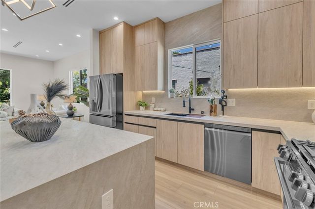 4948 Denny Avenue, North Hollywood, CA 91601