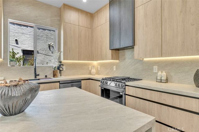 4948 Denny Avenue, North Hollywood, CA 91601