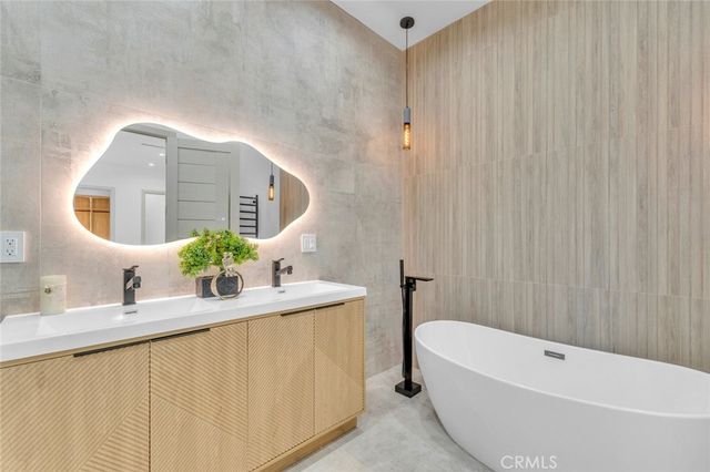 4948 Denny Avenue, North Hollywood, CA 91601