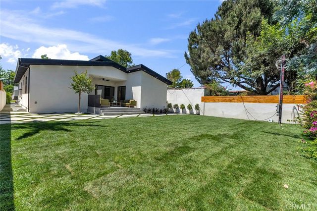4948 Denny Avenue, North Hollywood, CA 91601