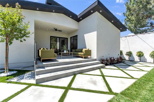 4948 Denny Avenue, North Hollywood, CA 91601