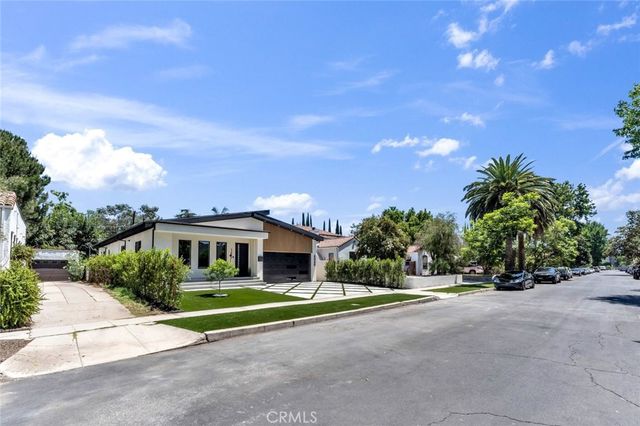 4948 Denny Avenue, North Hollywood, CA 91601