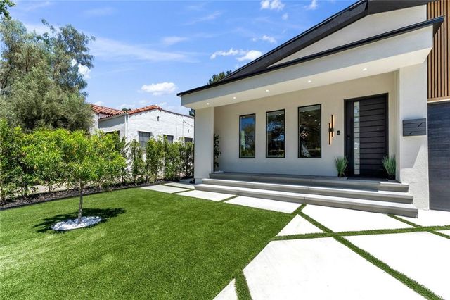 4948 Denny Avenue, North Hollywood, CA 91601