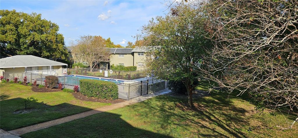 Image 4 of property listing at 525 S CONWAY ROAD 31, Orlando, FL 32807