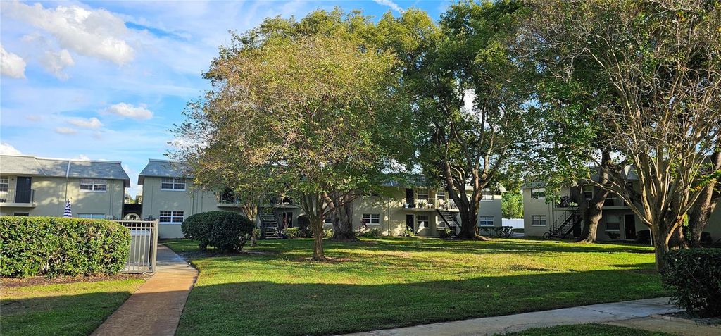 Image 5 of property listing at 525 S CONWAY ROAD 31, Orlando, FL 32807