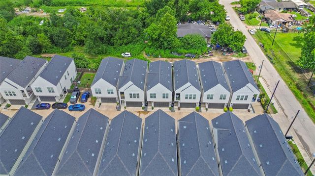 5708 White Magnolia Street, Houston, TX 77091