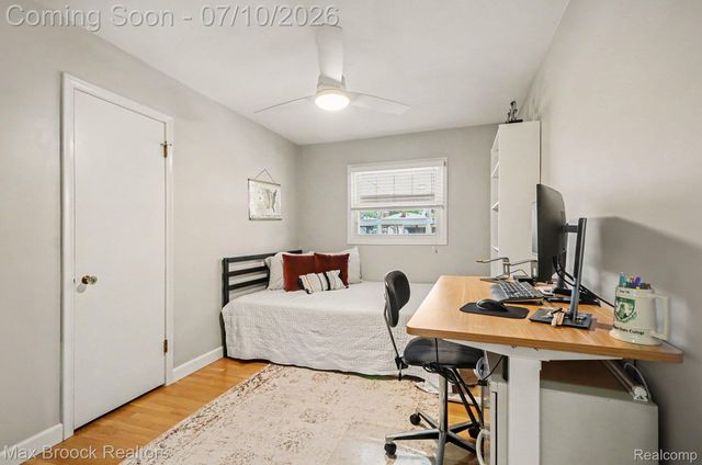 27720 Jefferson Avenue, St. Clair Shores, MI 48081