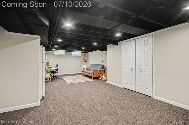 27720 Jefferson Avenue, St. Clair Shores, MI 48081