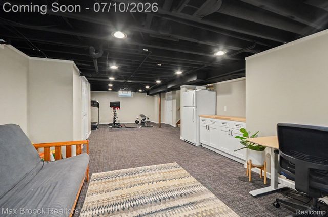27720 Jefferson Avenue, St. Clair Shores, MI 48081