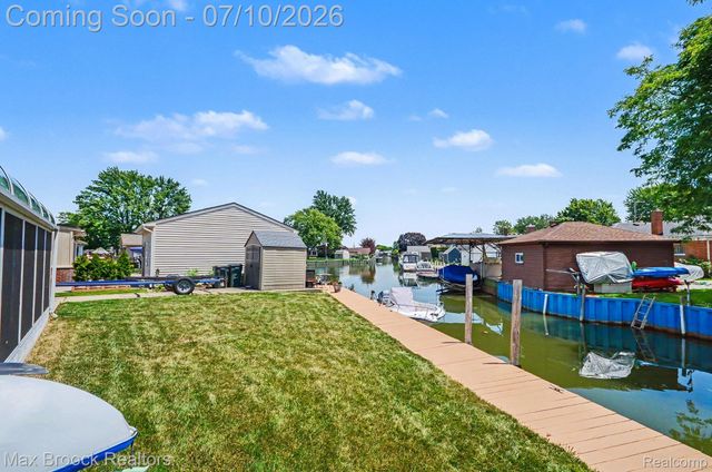 27720 Jefferson Avenue, St. Clair Shores, MI 48081