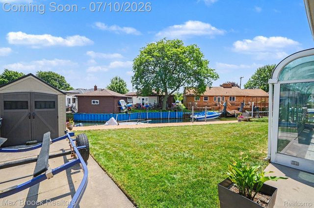 27720 Jefferson Avenue, St. Clair Shores, MI 48081