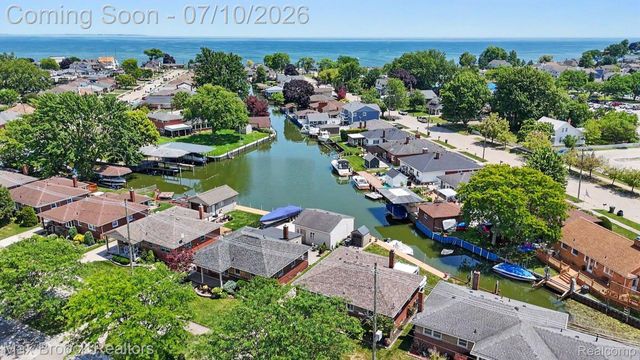 27720 Jefferson Avenue, St. Clair Shores, MI 48081