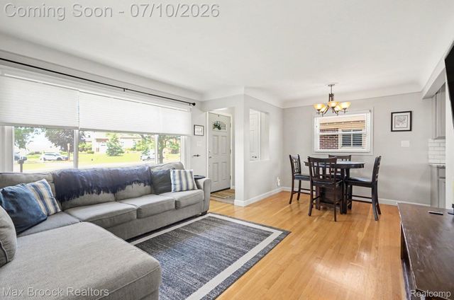 27720 Jefferson Avenue, St. Clair Shores, MI 48081