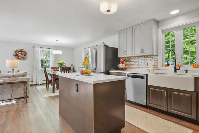 32 Oakwood Road, Farmington, NH 03835