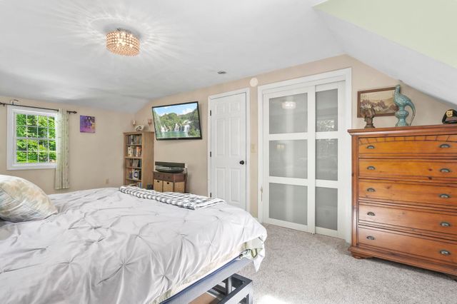 32 Oakwood Road, Farmington, NH 03835